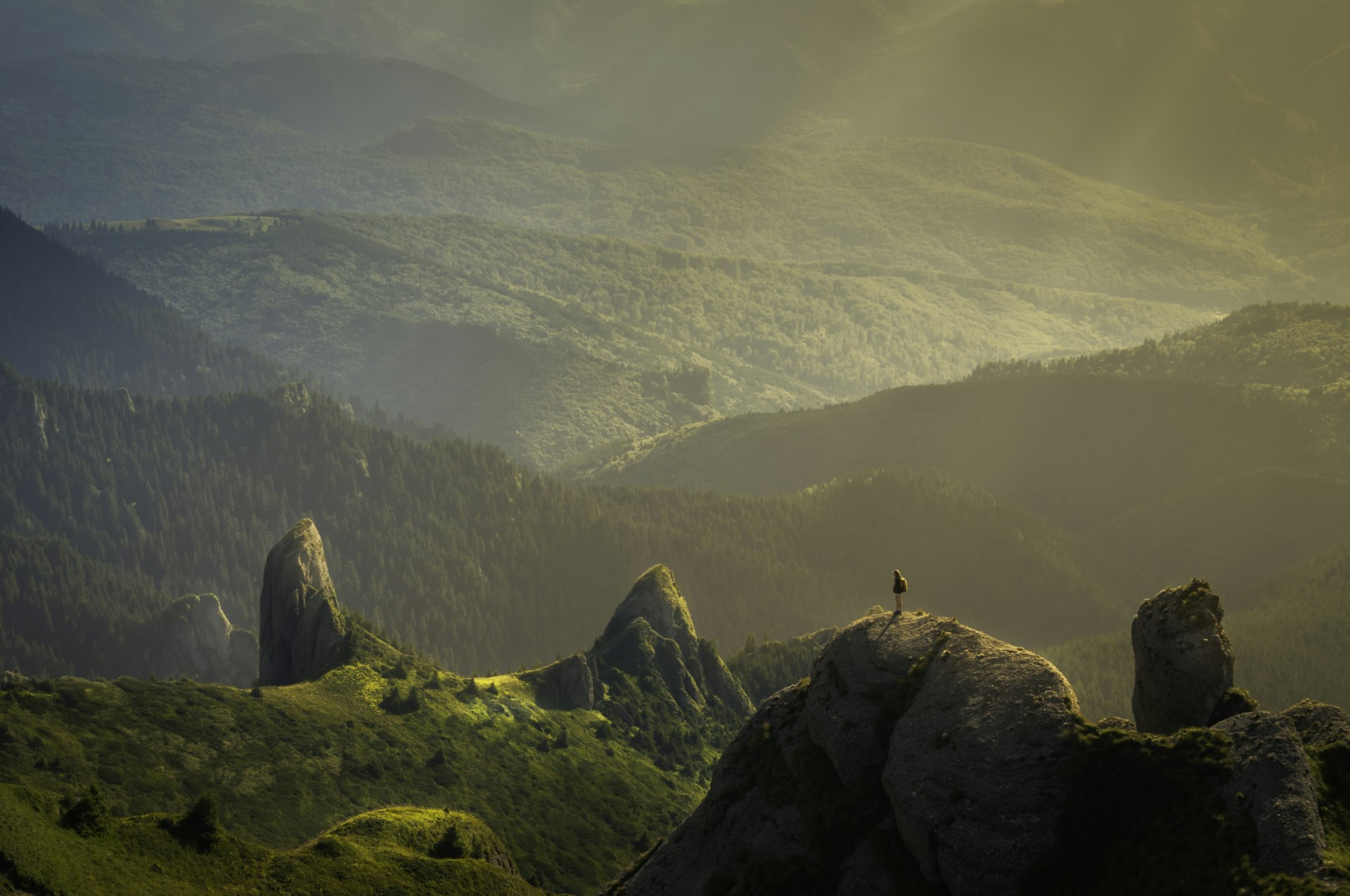 Gebirgslandschaft im Abendlicht